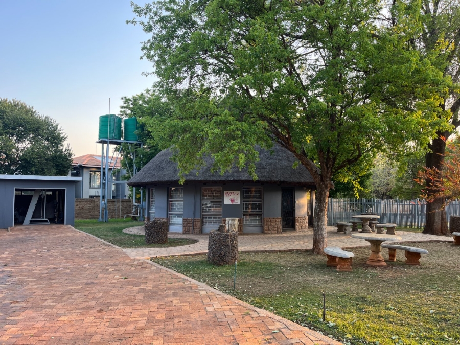 5 Bedroom Property for Sale in Van Der Hoff Park North West